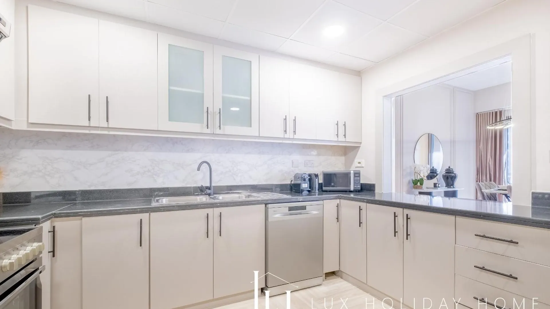 Lux The Luxurious Central Jbr Suite 2 Dubai Apartment