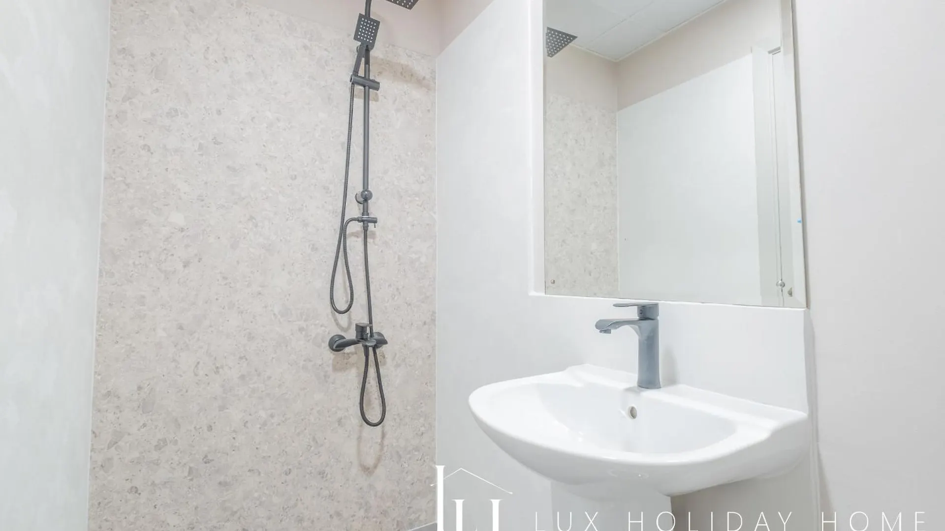 Lux The Luxurious Central Jbr Suite 2 Dubai