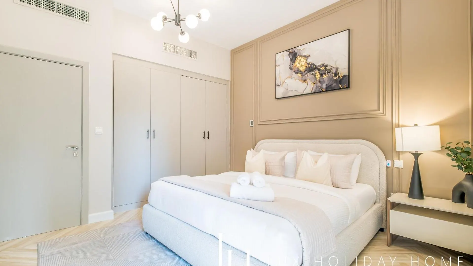 Lux The Luxurious Central Jbr Suite 2 Dubai
