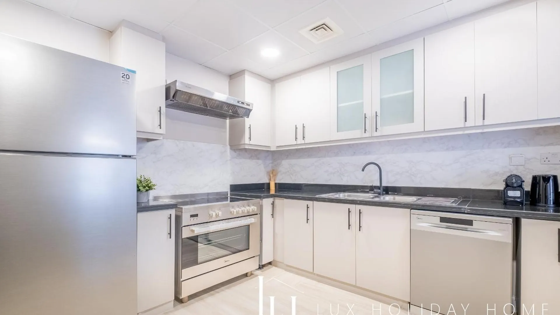 Lux The Luxurious Central Jbr Suite 2 Dubai United Arab Emirates